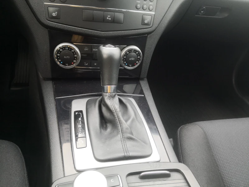 Mercedes-Benz C 180 i Kompressor, снимка 6 - Автомобили и джипове - 53474582