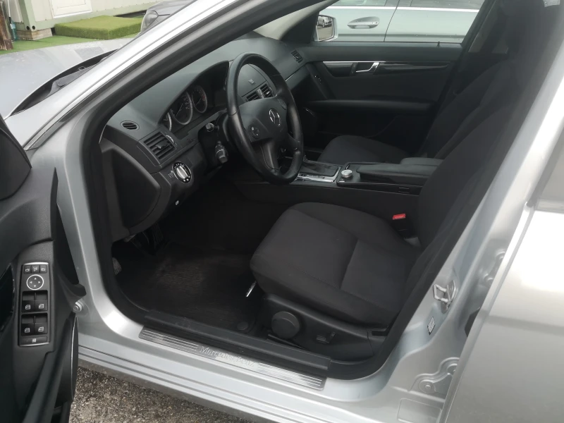 Mercedes-Benz C 180 i Kompressor, снимка 10 - Автомобили и джипове - 53474582