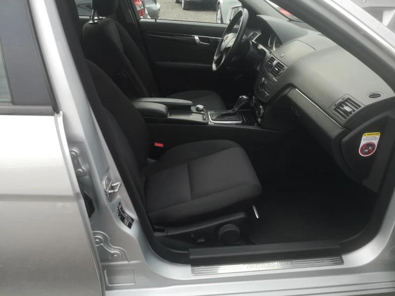 Mercedes-Benz C 180 i Kompressor, снимка 9 - Автомобили и джипове - 53474582