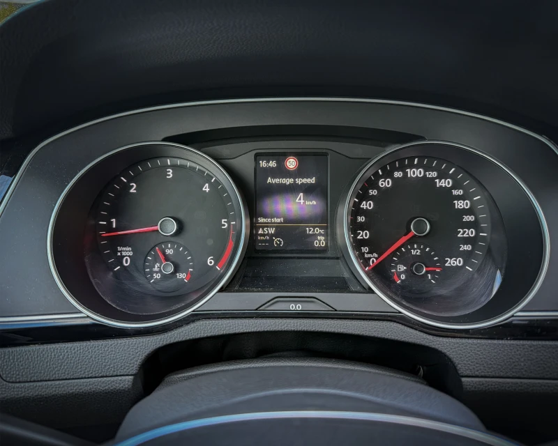 VW Passat 2.0 TDI, снимка 8 - Автомобили и джипове - 53487950