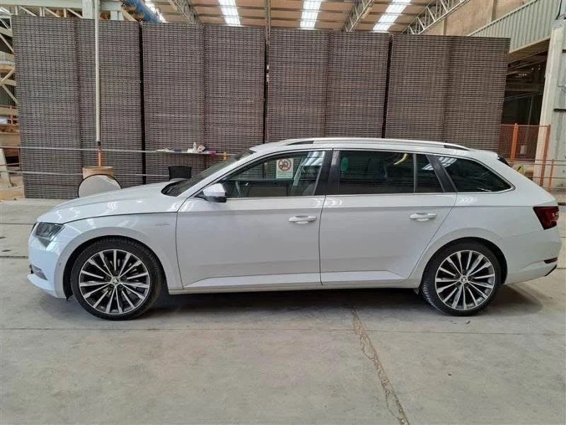 Skoda Superb L&K 2.0TDI 190hp 4x4 сервизна история, снимка 6 - Автомобили и джипове - 49539330