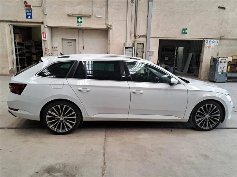 Skoda Superb L&K 2.0TDI 190hp 4x4 сервизна история, снимка 5 - Автомобили и джипове - 49539330