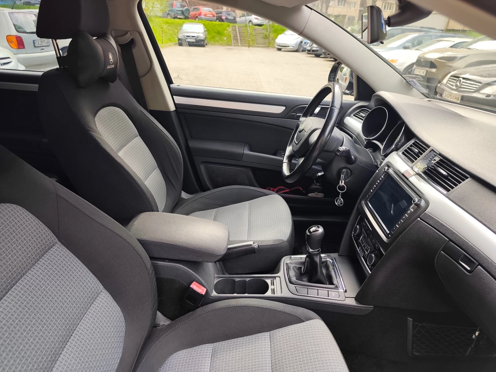 Skoda Superb 1.8 TSI 6СК * КЛИМАТРОНИК* !НАВИ! !ТОП!, снимка 10 - Автомобили и джипове - 54143363