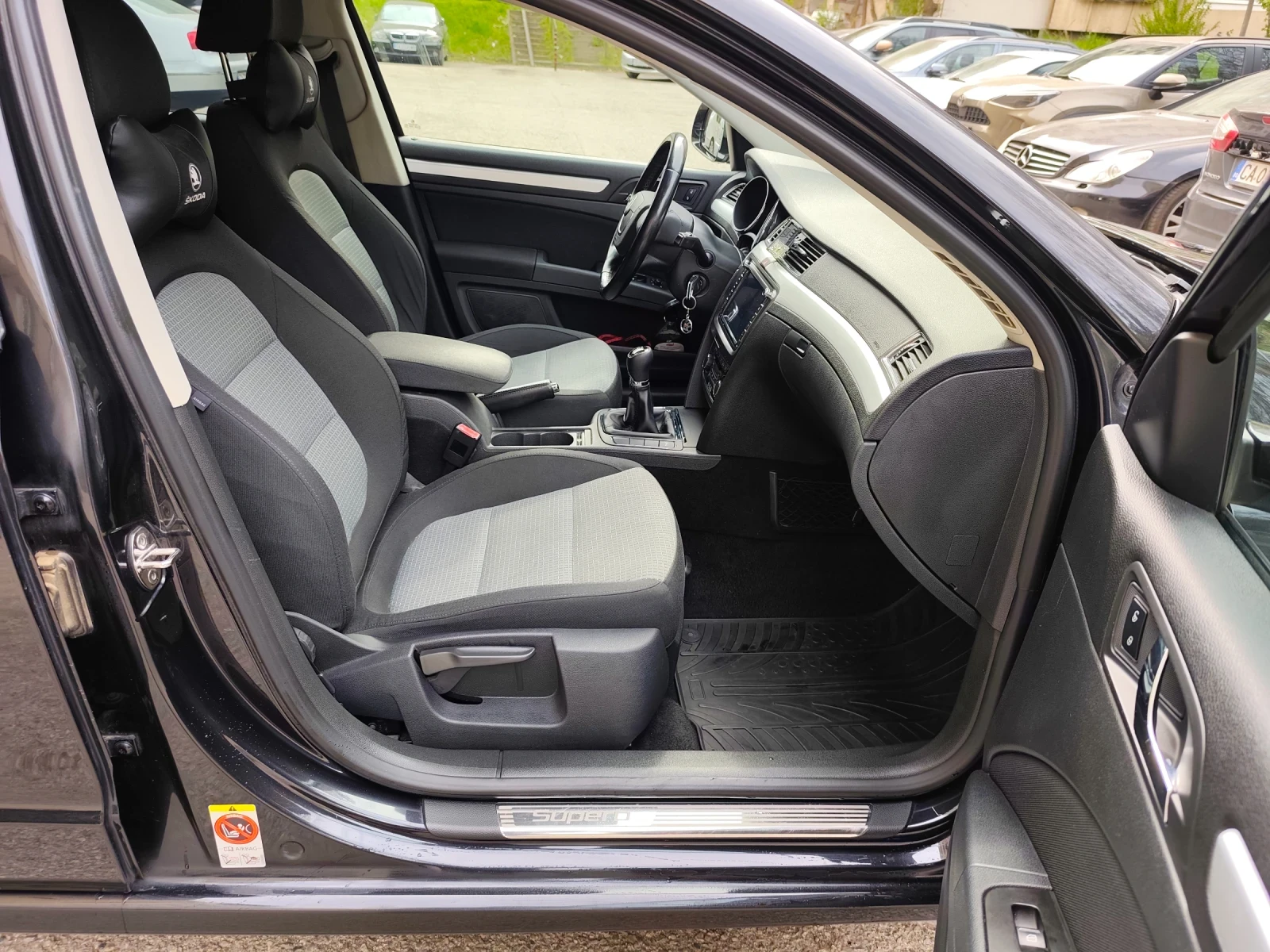 Skoda Superb 1.8 TSI 6СК * КЛИМАТРОНИК* !НАВИ! !ТОП!, снимка 9 - Автомобили и джипове - 54143363