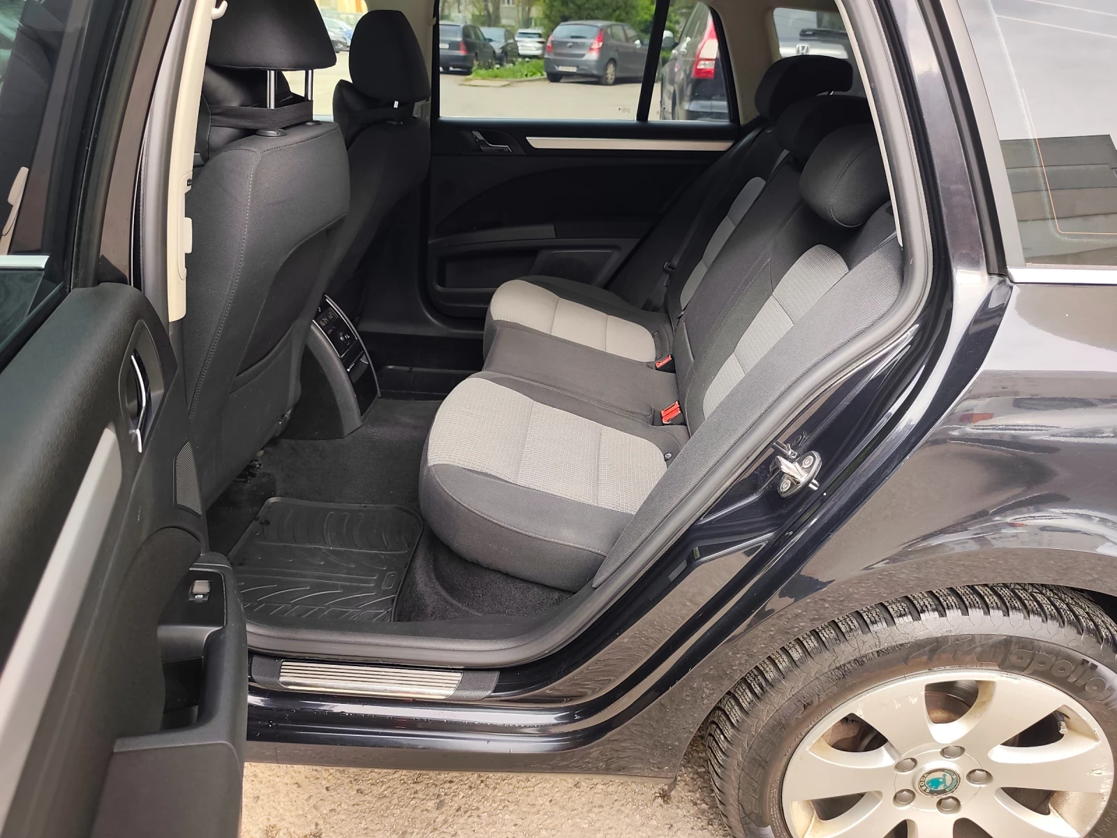 Skoda Superb 1.8 TSI 6СК * КЛИМАТРОНИК* !НАВИ! !ТОП!, снимка 13 - Автомобили и джипове - 54143363