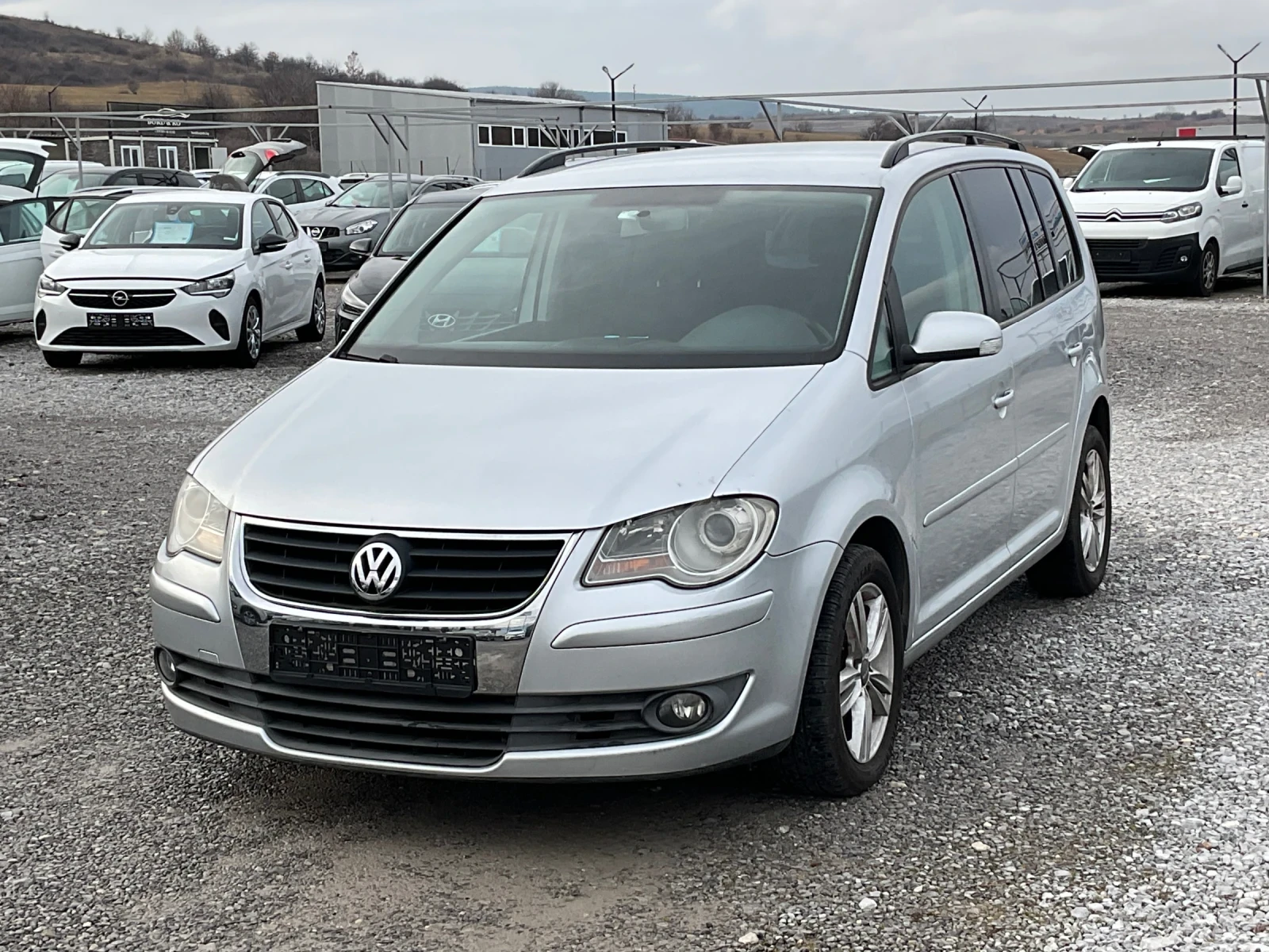 VW Touran 1.9 TDI DSG 7 места - изображение 3