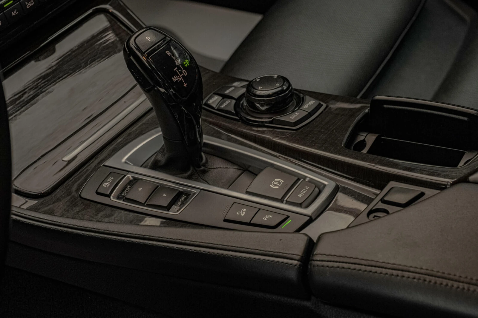 BMW 535 xDrive/Обдухване/Вакум/HuD/M-Performance/BiXenon - изображение 10