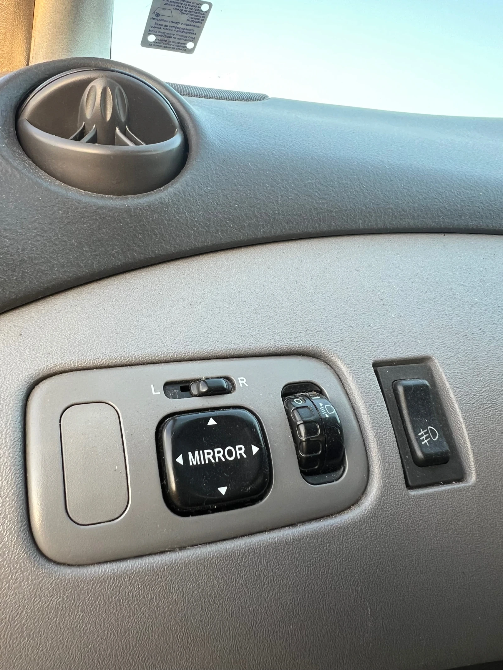 Toyota Yaris VVT-I 1.0 68ps - изображение 10