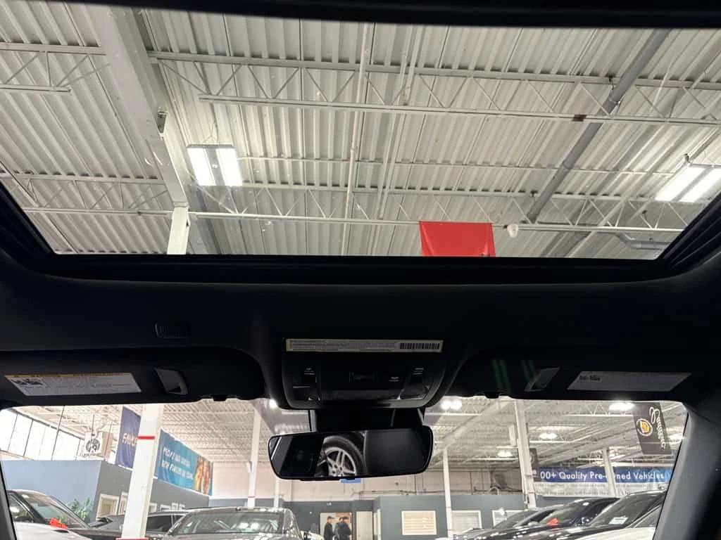 Lexus IS * AWD| SUNROOF| ALLOYS| LEATHER| BACKUPCAM| HEATED, снимка 13 - Автомобили и джипове - 53927126