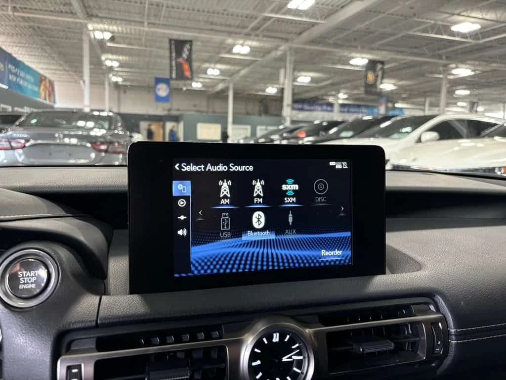 Lexus IS * AWD| SUNROOF| ALLOYS| LEATHER| BACKUPCAM| HEATED, снимка 16 - Автомобили и джипове - 53927126