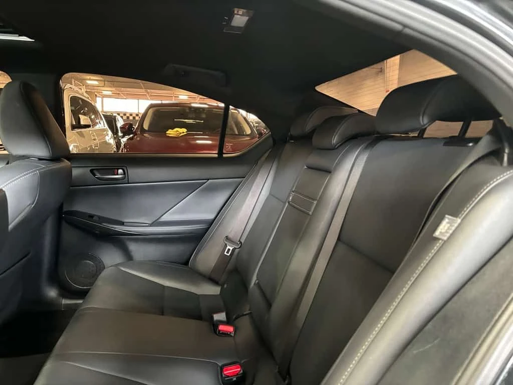 Lexus IS * AWD| SUNROOF| ALLOYS| LEATHER| BACKUPCAM| HEATED, снимка 12 - Автомобили и джипове - 53927126