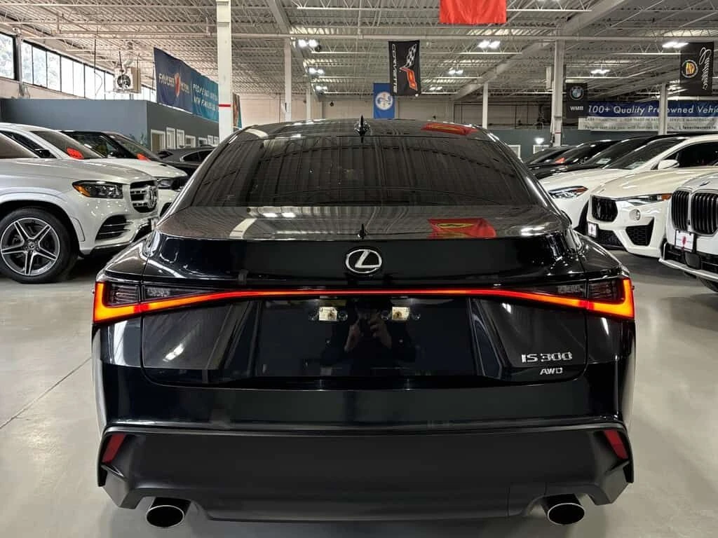 Lexus IS * AWD| SUNROOF| ALLOYS| LEATHER| BACKUPCAM| HEATED, снимка 5 - Автомобили и джипове - 53927126