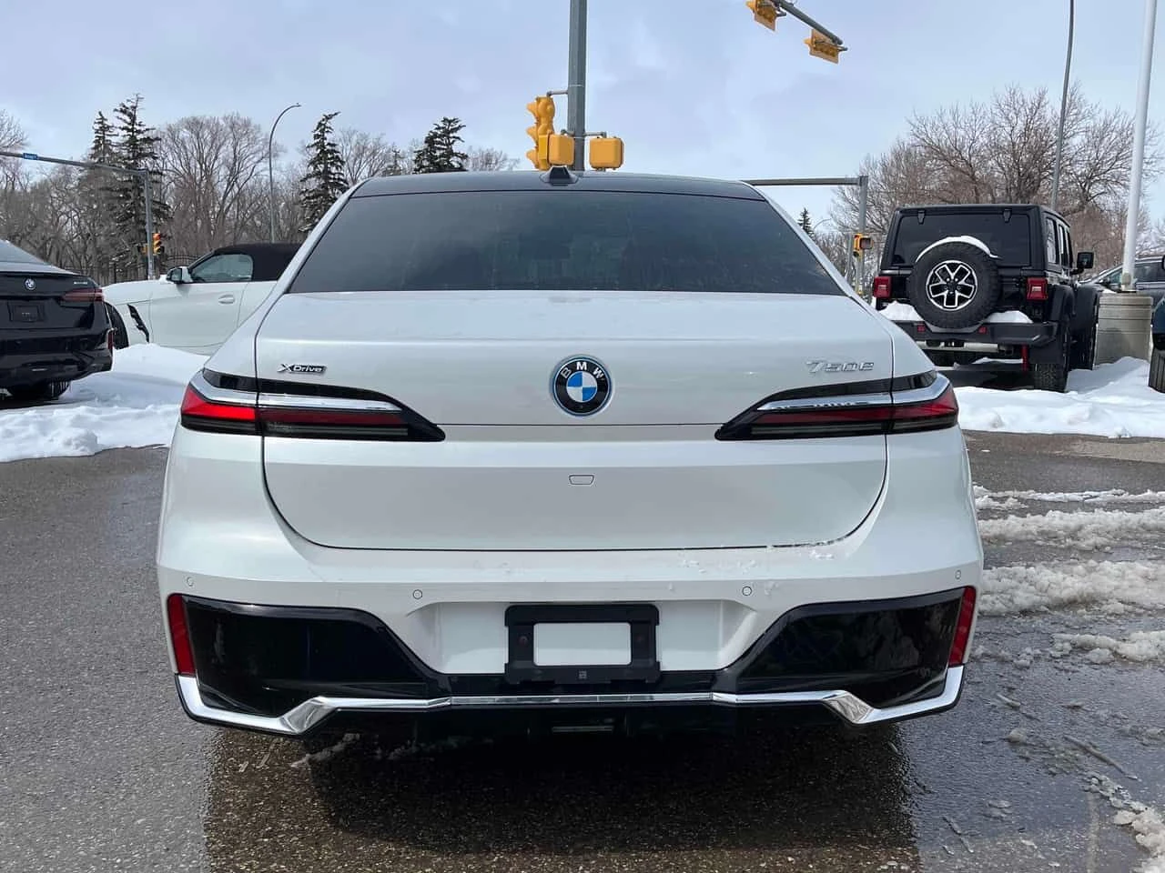 BMW 750 e xDrive/BOWERS & WILKINS/ПАНОРАМА/360 КАМЕРИ, снимка 5 - Автомобили и джипове - 54235895