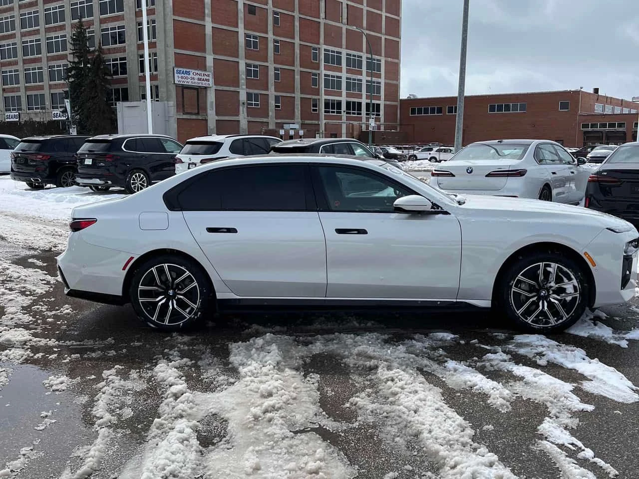 BMW 750 e xDrive/BOWERS & WILKINS/ПАНОРАМА/360 КАМЕРИ, снимка 4 - Автомобили и джипове - 54235895