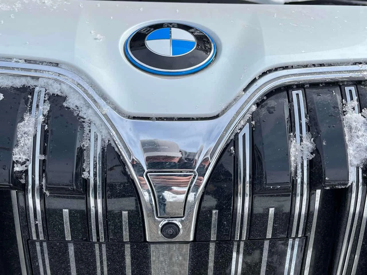 BMW 750 e xDrive/BOWERS & WILKINS/ПАНОРАМА/360 КАМЕРИ, снимка 15 - Автомобили и джипове - 54235895