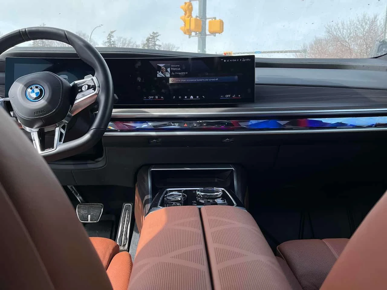 BMW 750 e xDrive/BOWERS & WILKINS/ПАНОРАМА/360 КАМЕРИ, снимка 10 - Автомобили и джипове - 54235895