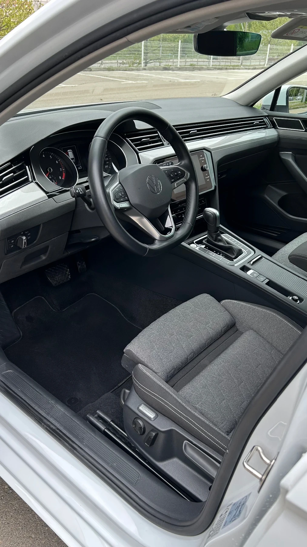VW Passat В ГАРАНЦИЯ ДО 12.2027г. BUSINESS , снимка 13 - Автомобили и джипове - 54379854