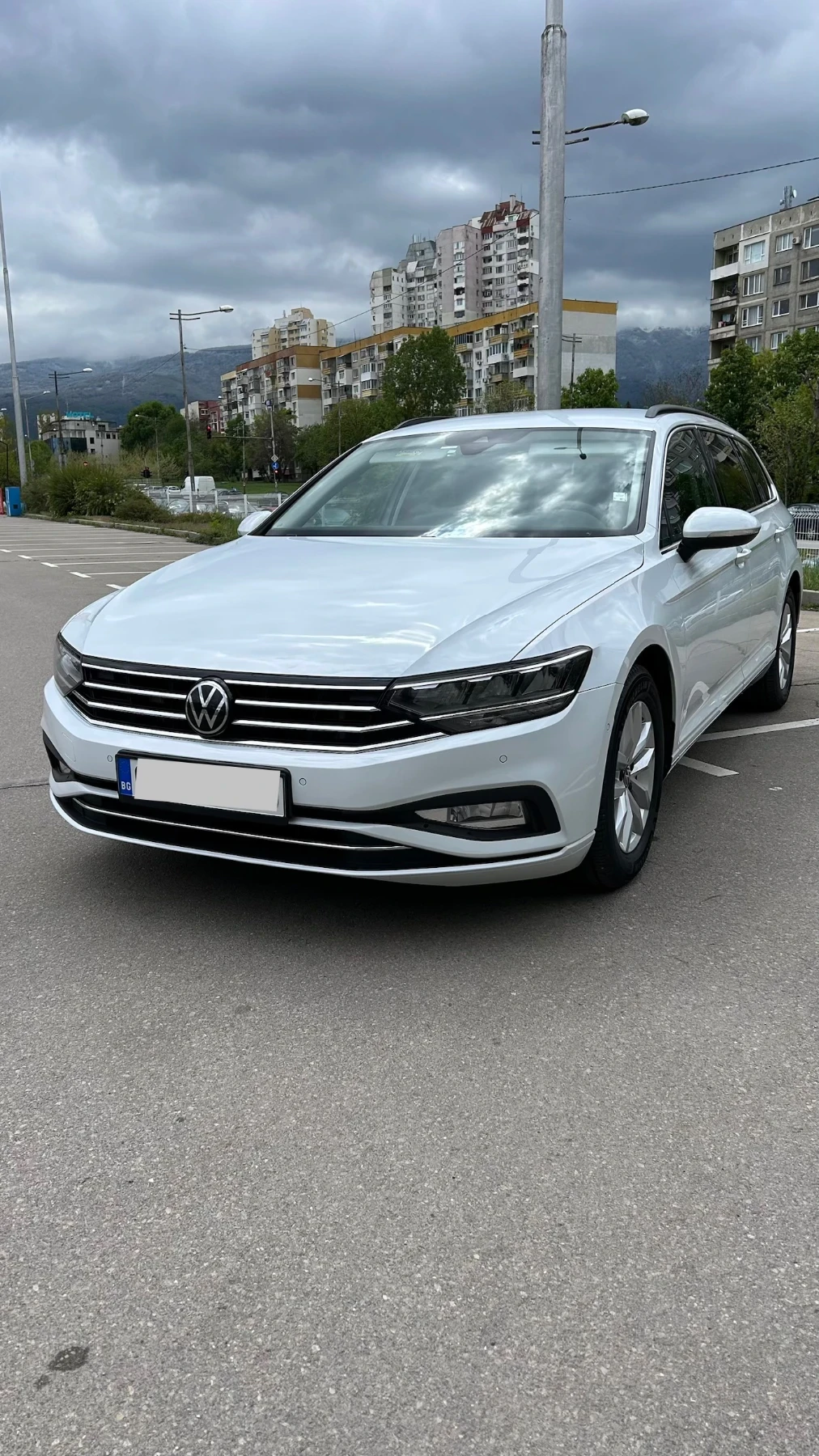 VW Passat В ГАРАНЦИЯ ДО 12.2027г. BUSINESS , снимка 3 - Автомобили и джипове - 54379854