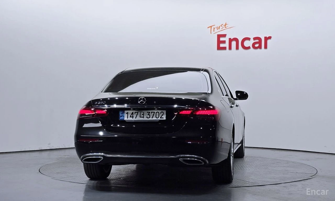 Mercedes-Benz E 250 EXECUTIVE* ПОДГРЕВ* ОБДУХВАНЕ* 360КАМЕРА* LANE* AS, снимка 4 - Автомобили и джипове - 54658105