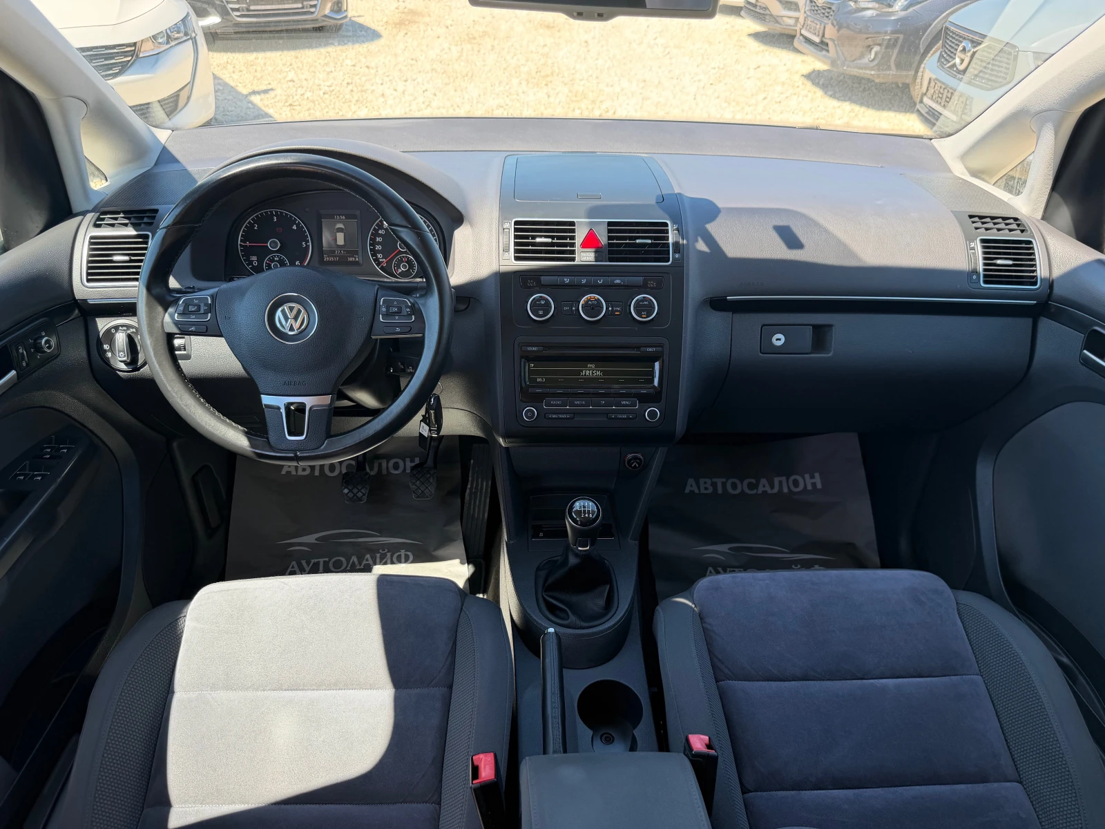VW Touran 2.0TDI-140 HiGHLINE, снимка 8 - Автомобили и джипове - 54679290