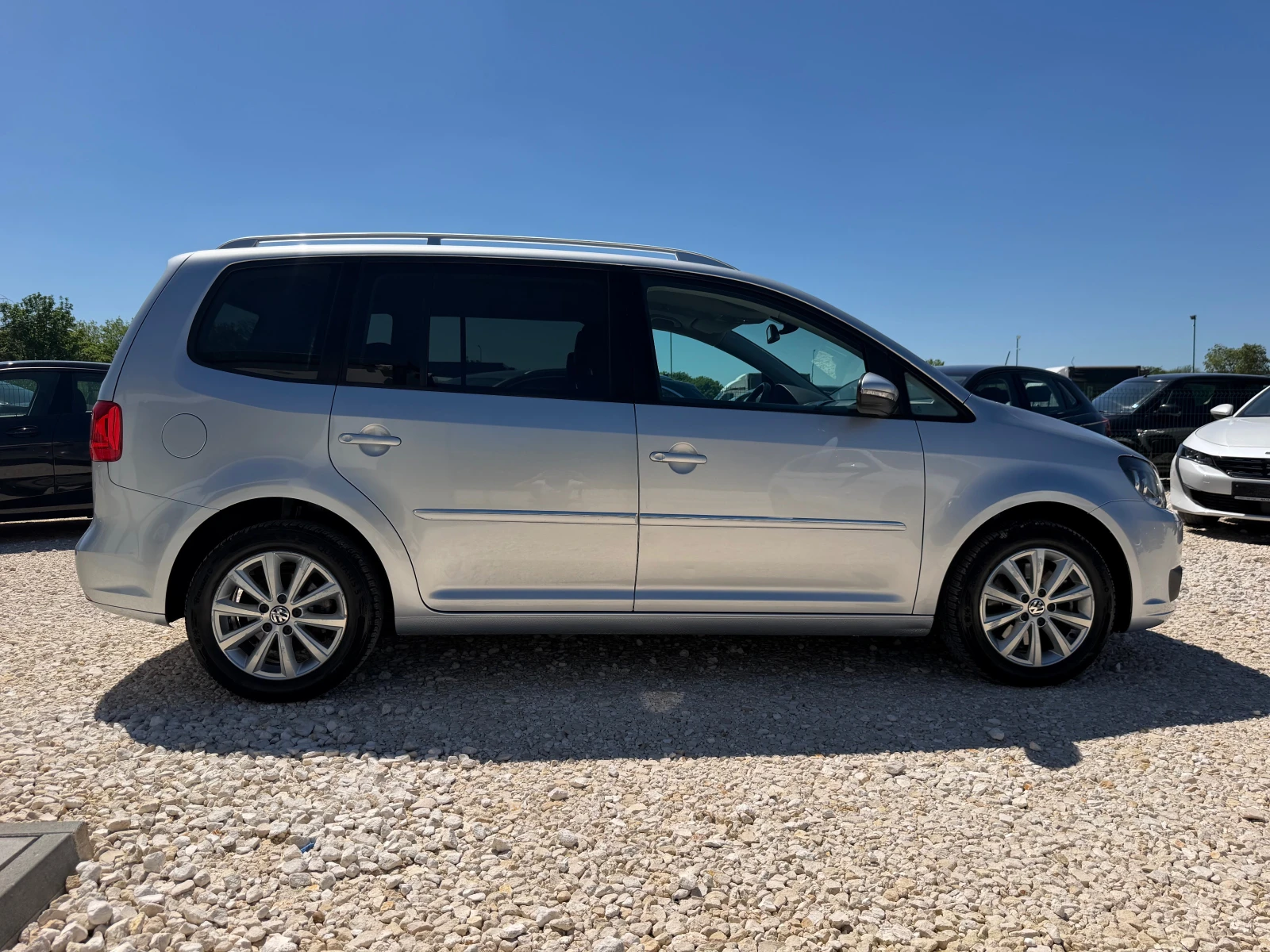 VW Touran 2.0TDI-140 HiGHLINE, снимка 7 - Автомобили и джипове - 54679290