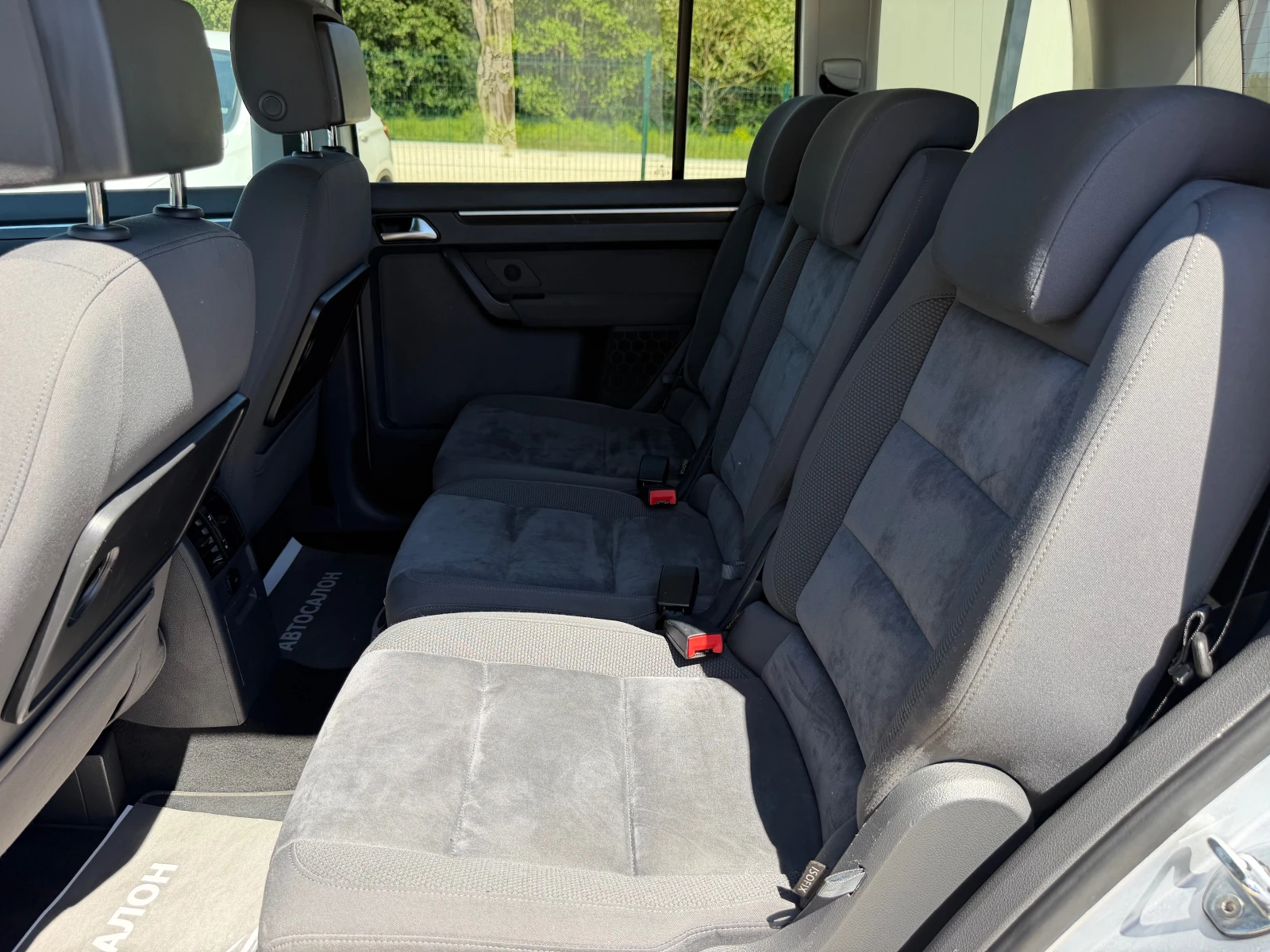 VW Touran 2.0TDI-140 HiGHLINE, снимка 11 - Автомобили и джипове - 54679290