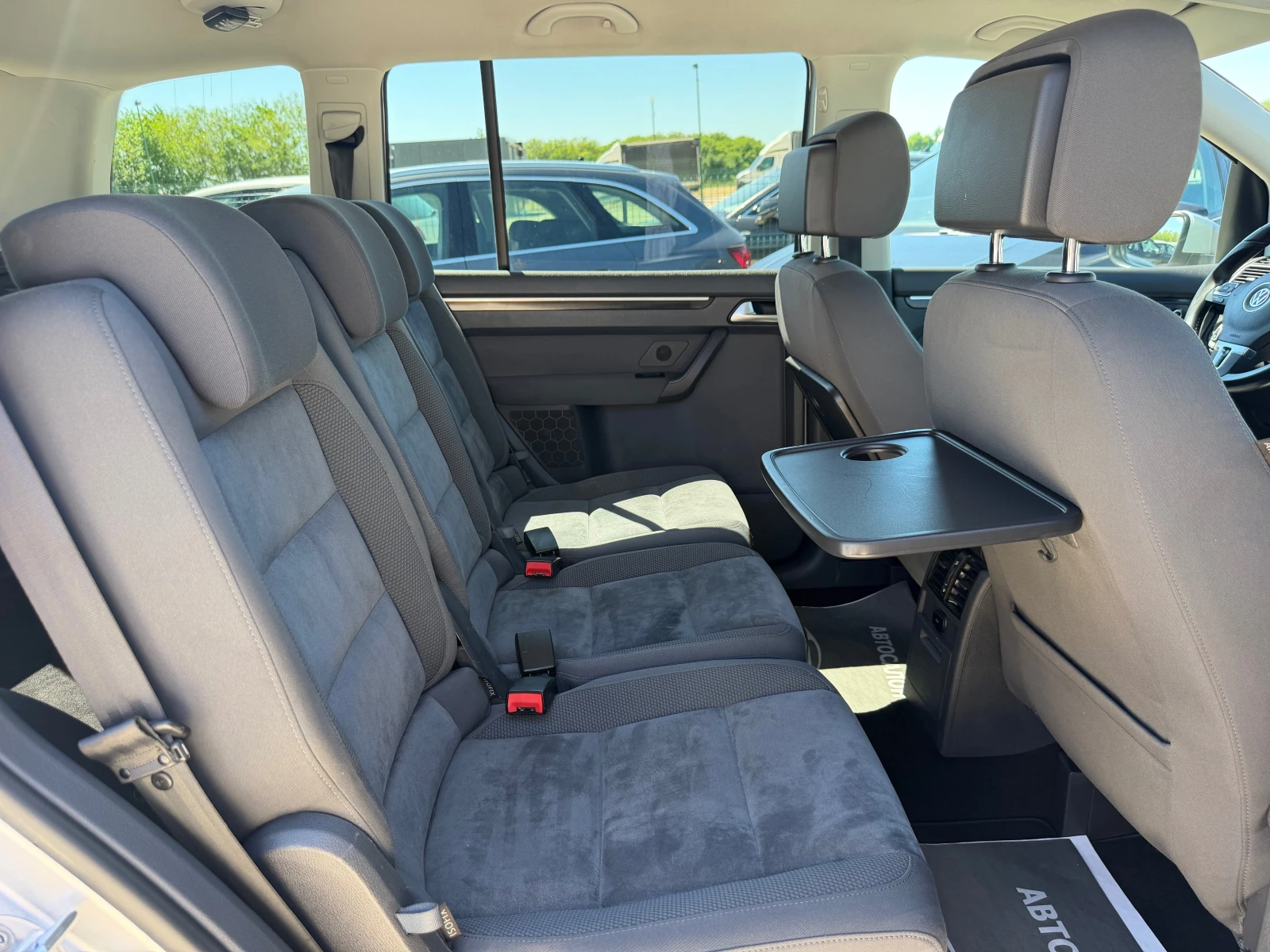 VW Touran 2.0TDI-140 HiGHLINE, снимка 12 - Автомобили и джипове - 54679290