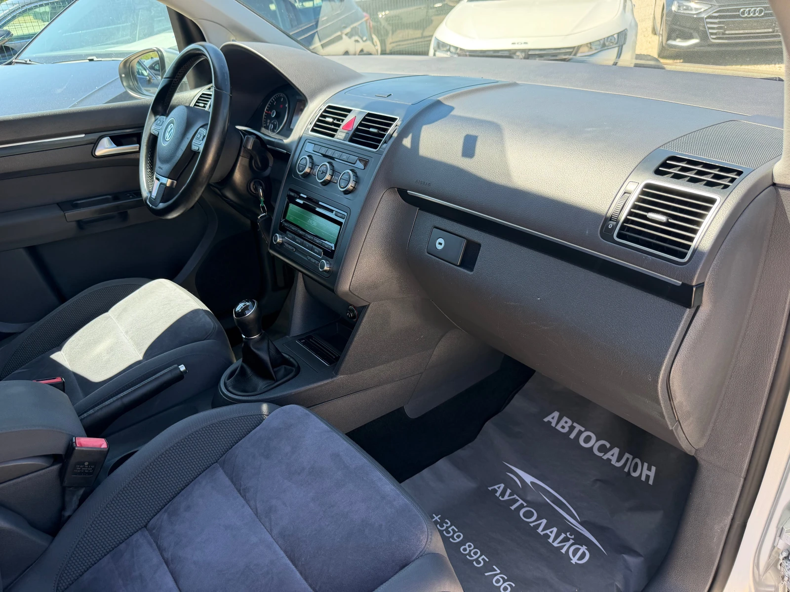 VW Touran 2.0TDI-140 HiGHLINE, снимка 9 - Автомобили и джипове - 54679290