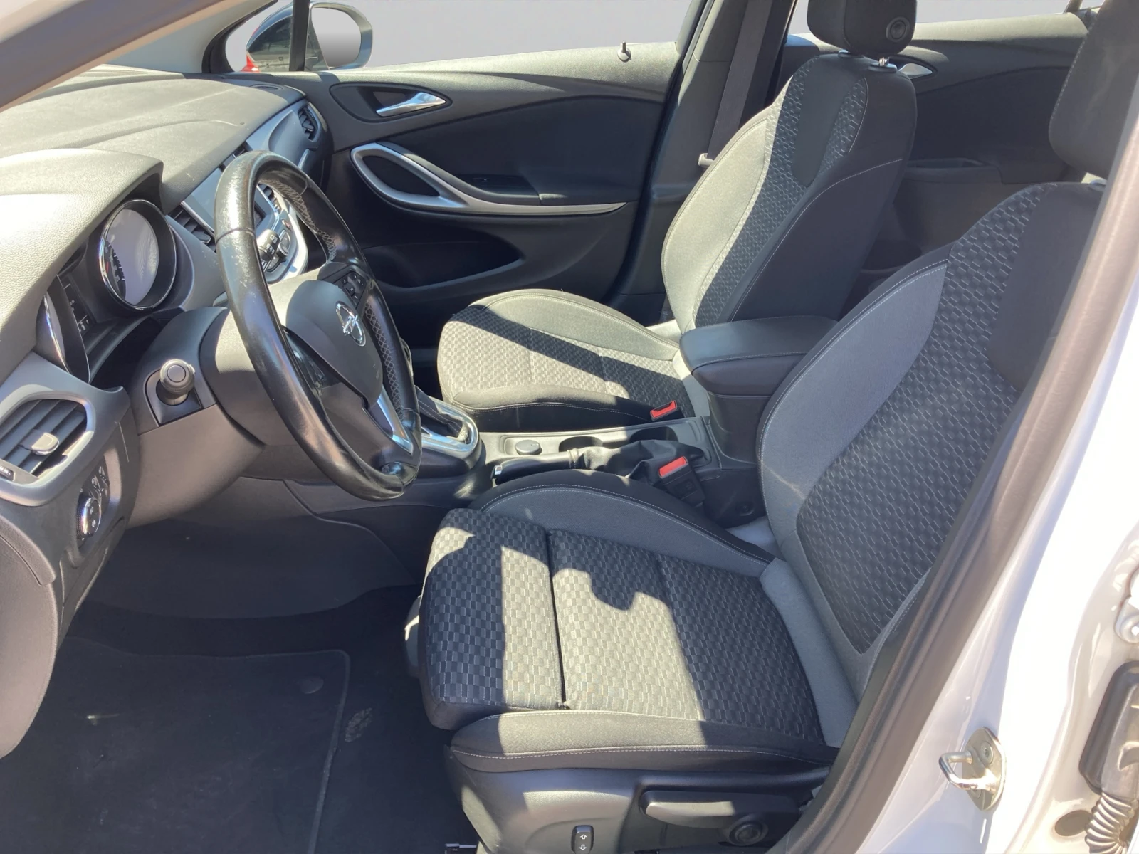 Opel Astra K Edition 1.4 бензин (107kW/145 к.с.) CVT, снимка 9 - Автомобили и джипове - 54711497