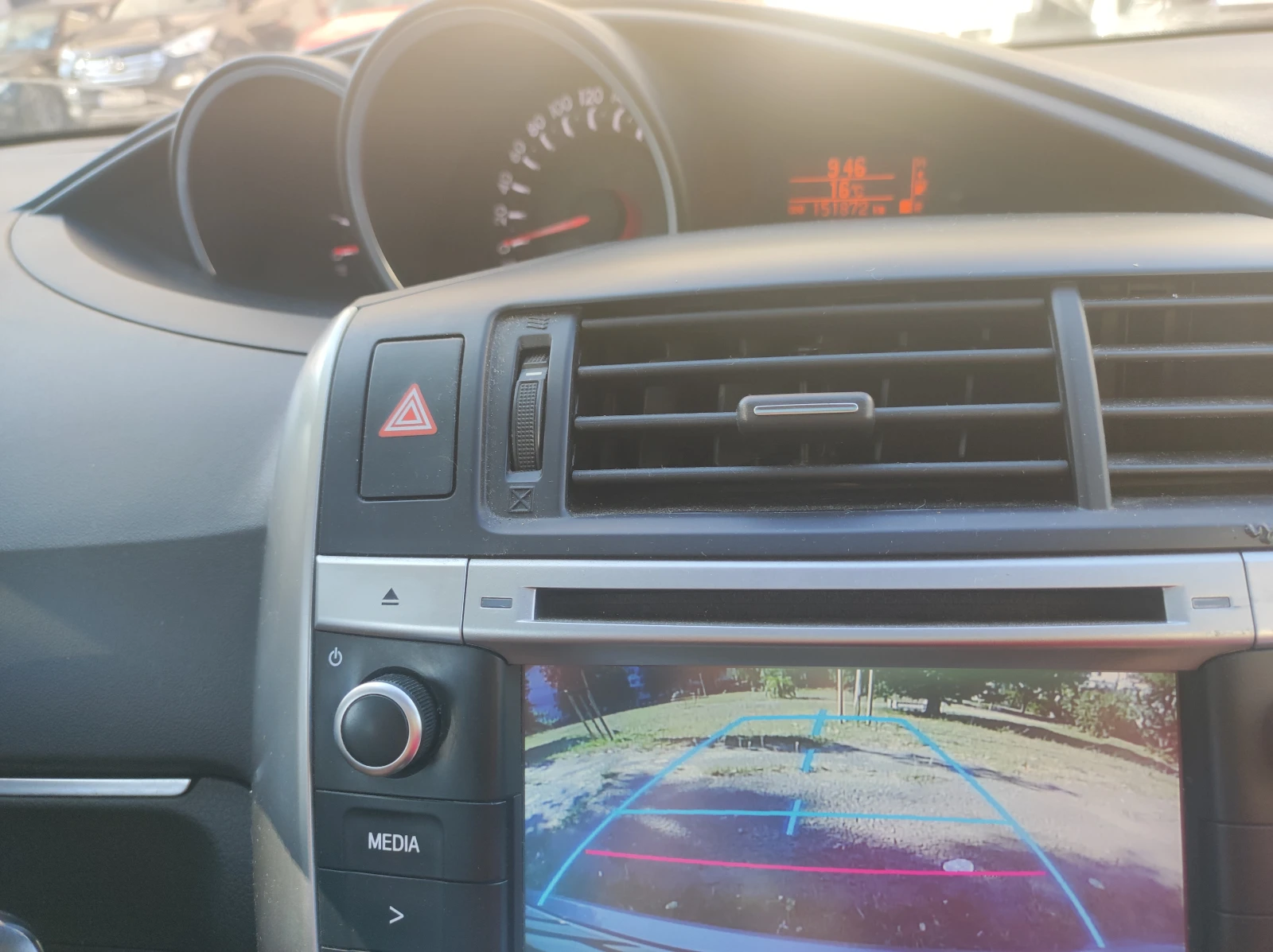 Toyota Verso, снимка 11 - Автомобили и джипове - 55678370