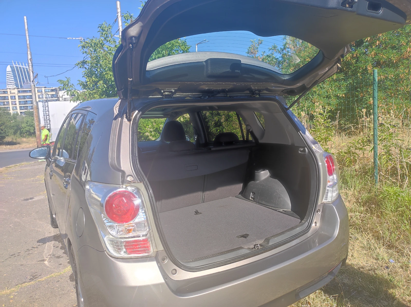 Toyota Verso, снимка 6 - Автомобили и джипове - 55678370