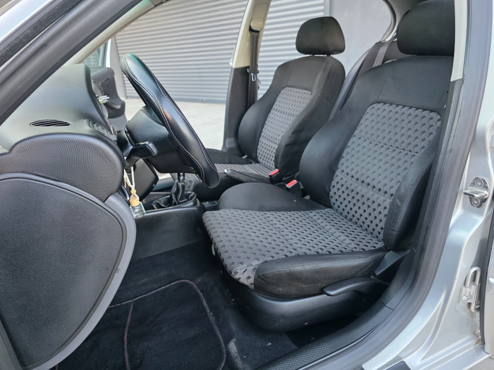 Seat Leon 1.9 TDI 110.k.c, снимка 15 - Автомобили и джипове - 55892474