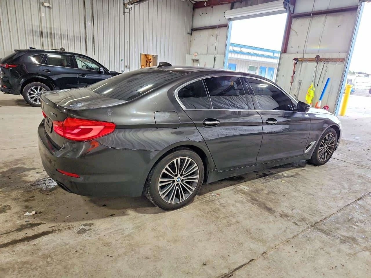 BMW 540 xDrive | CARFAX | АВТОКРЕДИТ БЕЗ ПЪРВОНАЧАЛНА , снимка 3 - Автомобили и джипове - 56239499
