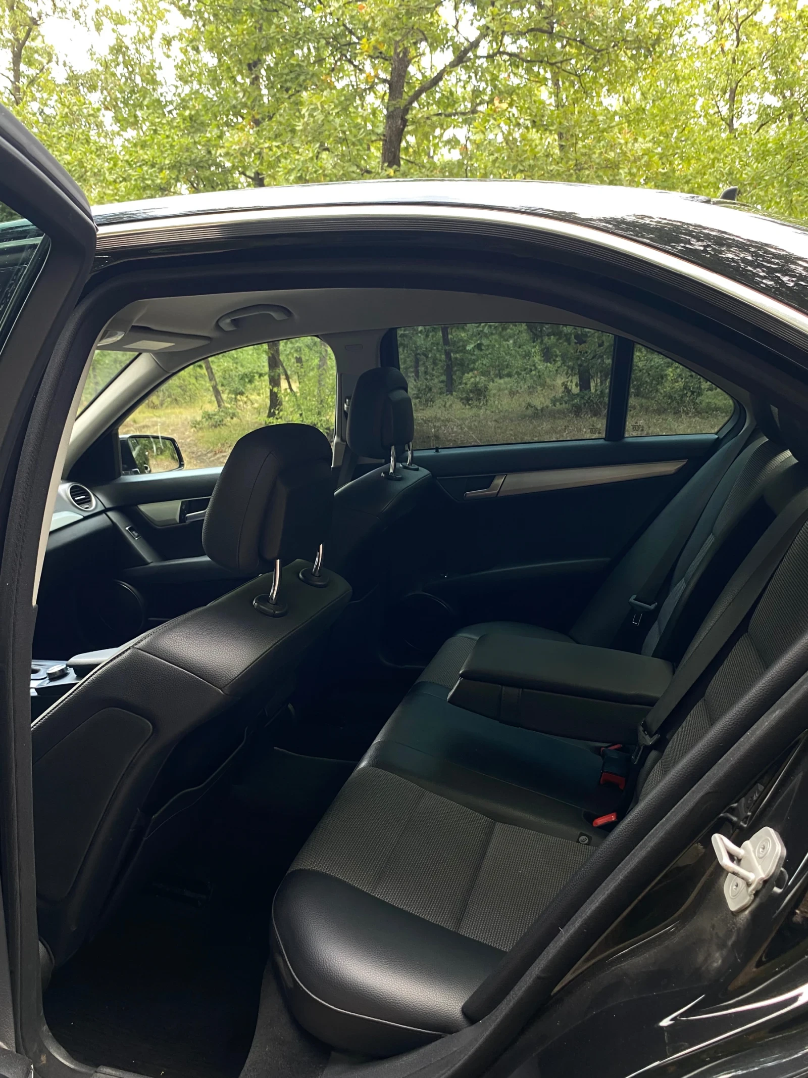 Mercedes-Benz C 220 Avantgarde, снимка 9 - Автомобили и джипове - 56293966