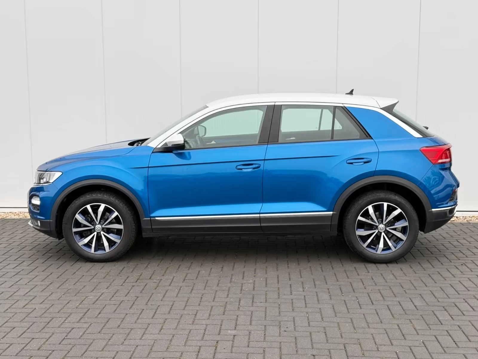 VW T-Roc 1.5TSI / 27 500км!! Гаранционна - изображение 4
