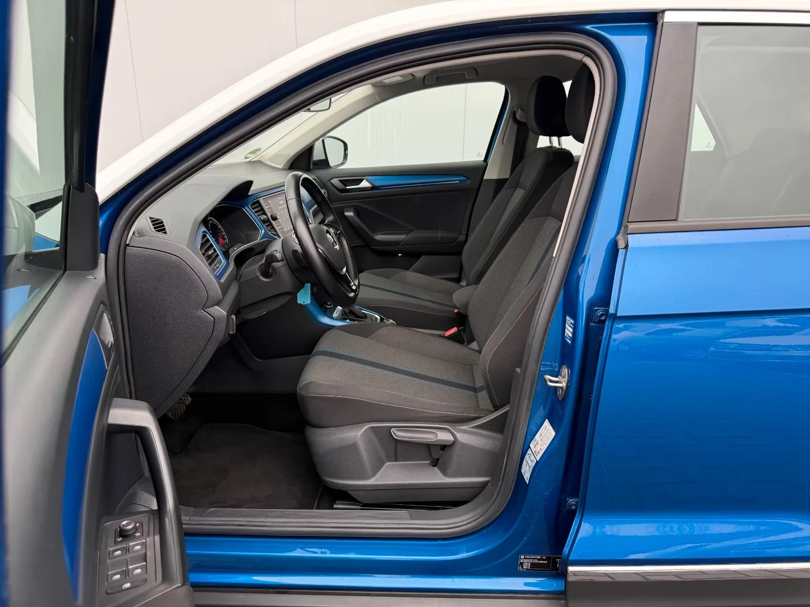 VW T-Roc 1.5TSI / 27 500км!! Гаранционна - изображение 6