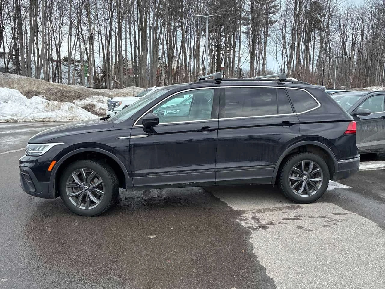 VW Tiguan  Comfortline * CARFAX * Панорама * Дигитално табло, снимка 2 - Автомобили и джипове - 54048498