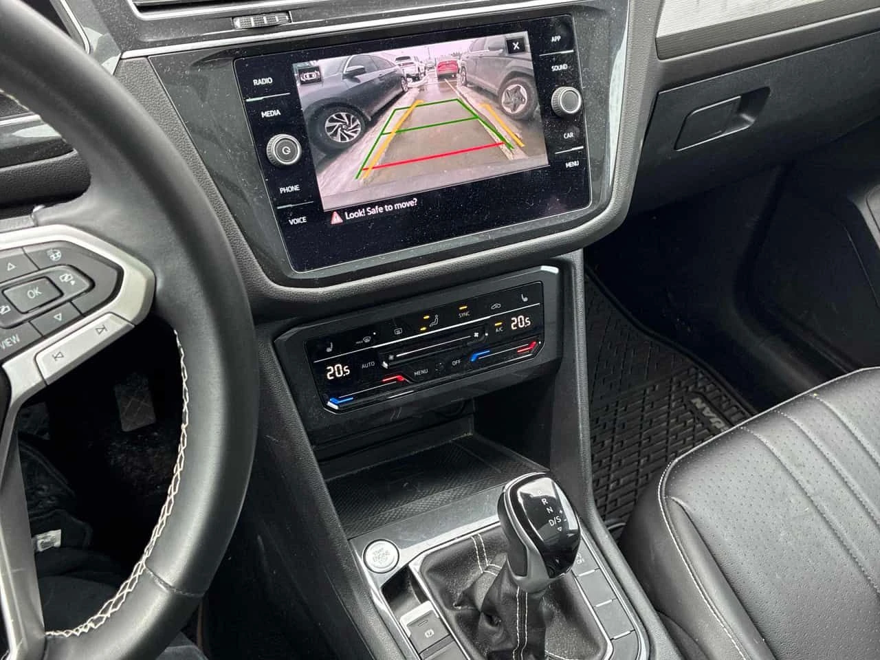 VW Tiguan  Comfortline * CARFAX * Панорама * Дигитално табло, снимка 9 - Автомобили и джипове - 54048498