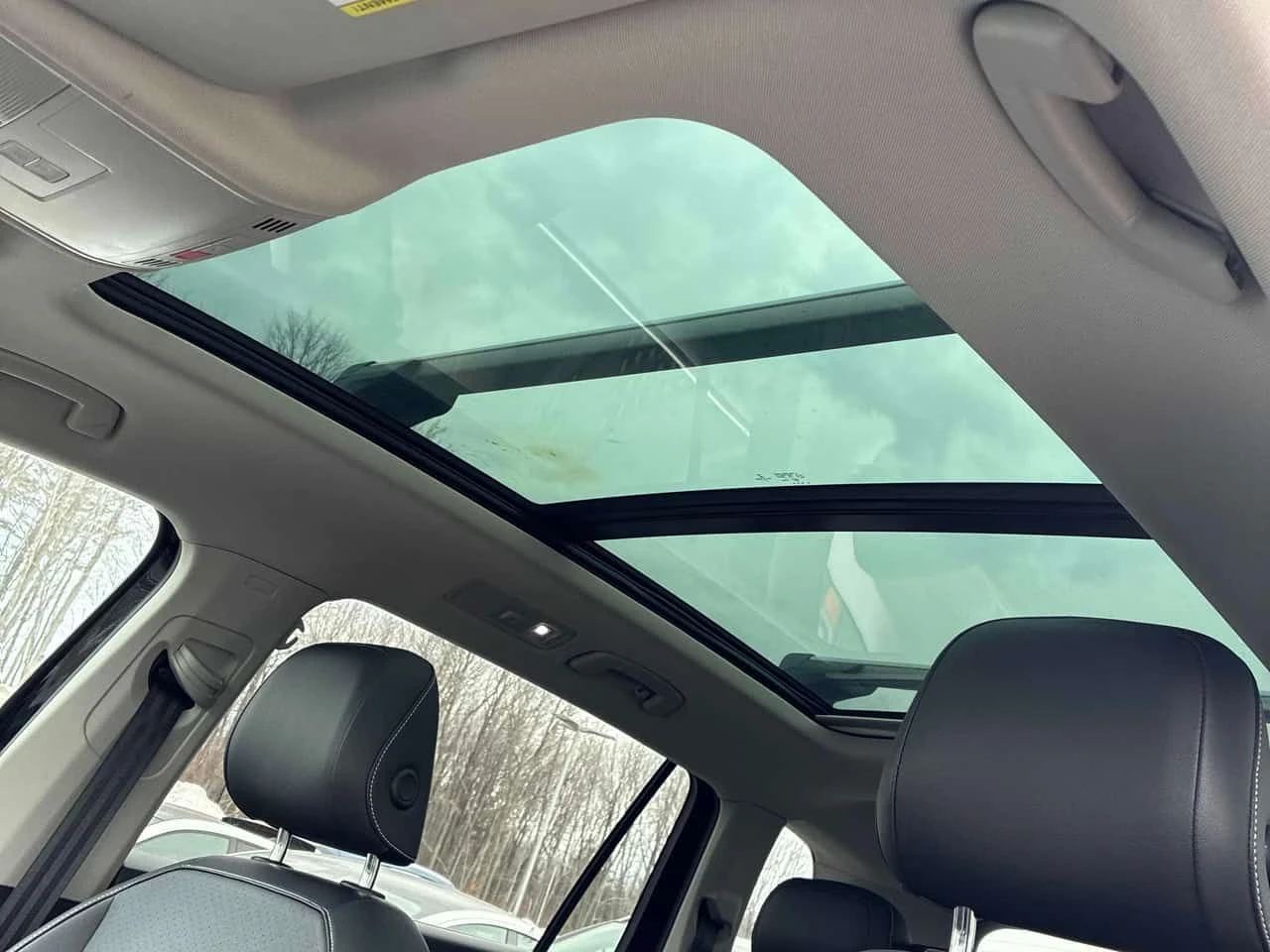 VW Tiguan  Comfortline * CARFAX * Панорама * Дигитално табло, снимка 13 - Автомобили и джипове - 54048498