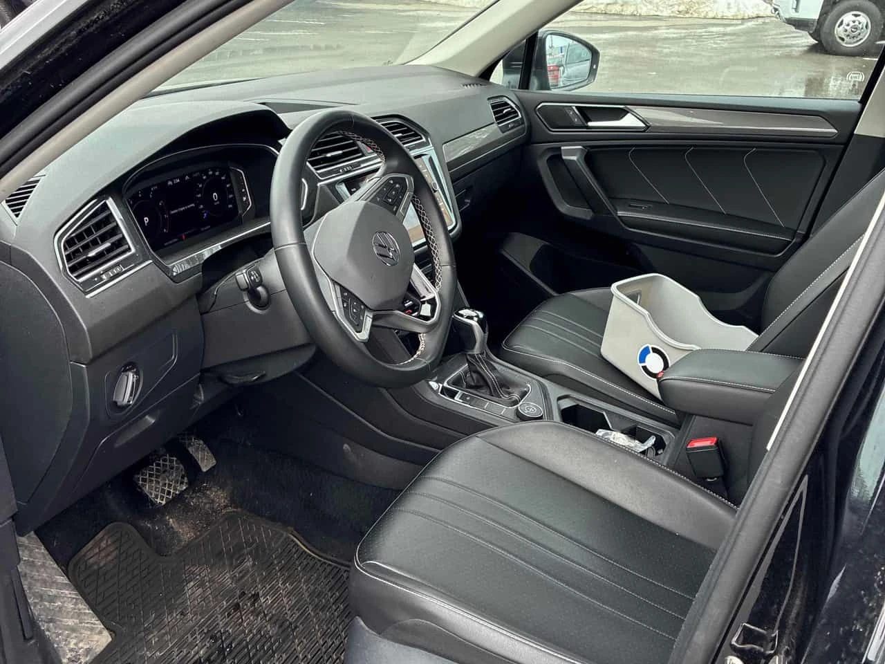 VW Tiguan  Comfortline * CARFAX * Панорама * Дигитално табло, снимка 5 - Автомобили и джипове - 54048498