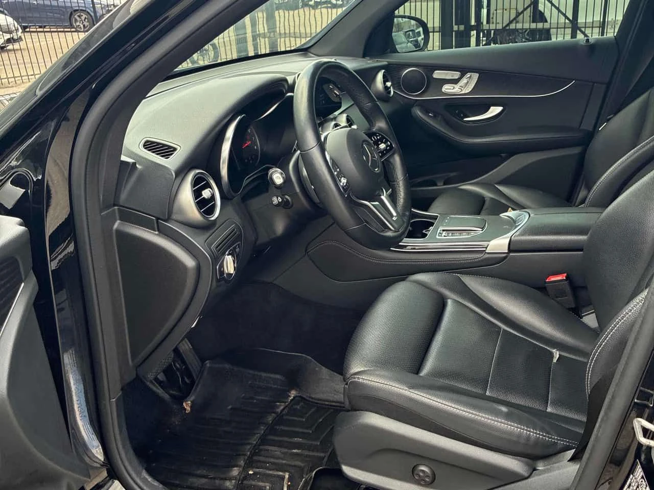 Mercedes-Benz GLC 300 4MATIC* DISTRONIC* 360КАМЕРИ* ПАНОРАМА* , снимка 7 - Автомобили и джипове - 54231764