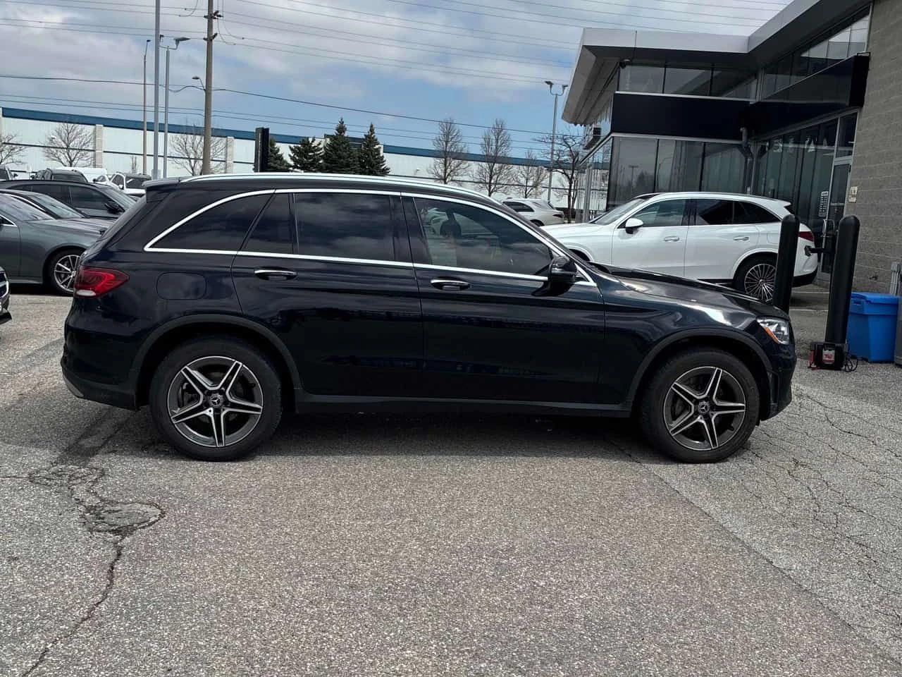 Mercedes-Benz GLC 300 4MATIC* DISTRONIC* 360КАМЕРИ* ПАНОРАМА* , снимка 4 - Автомобили и джипове - 54231764