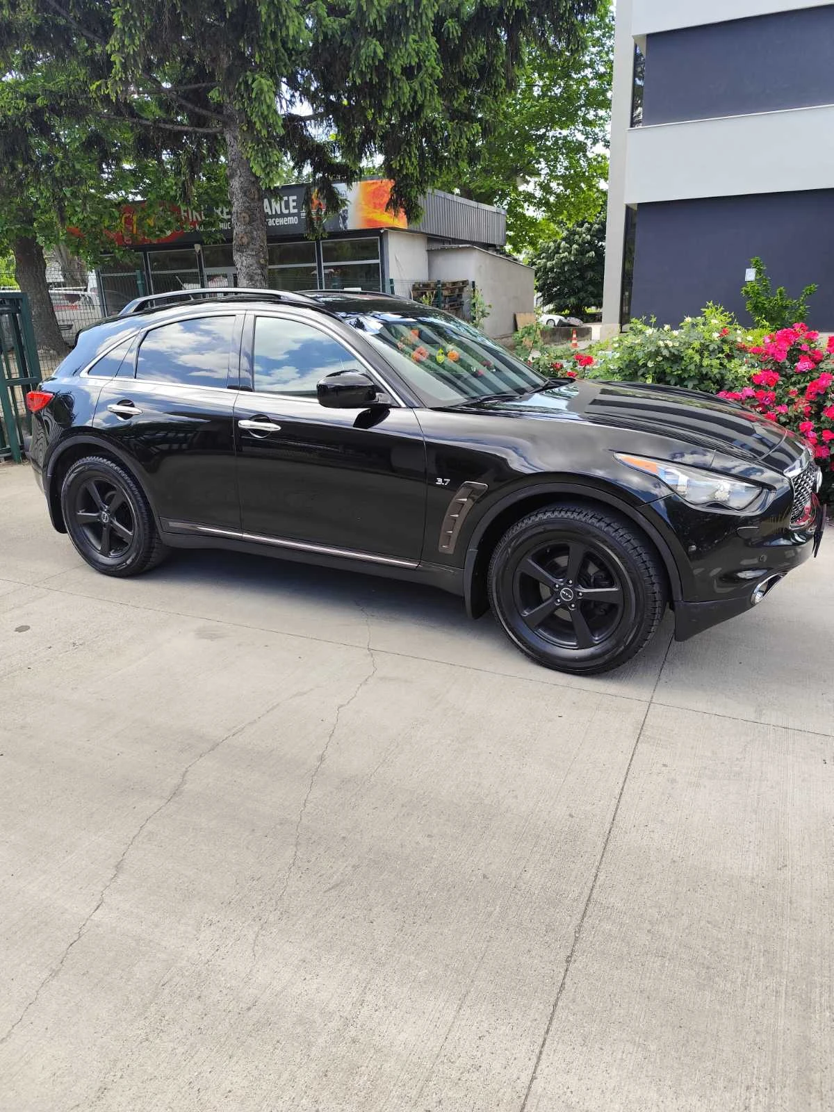 Infiniti QX70 QX70S, снимка 2 - Автомобили и джипове - 54839013