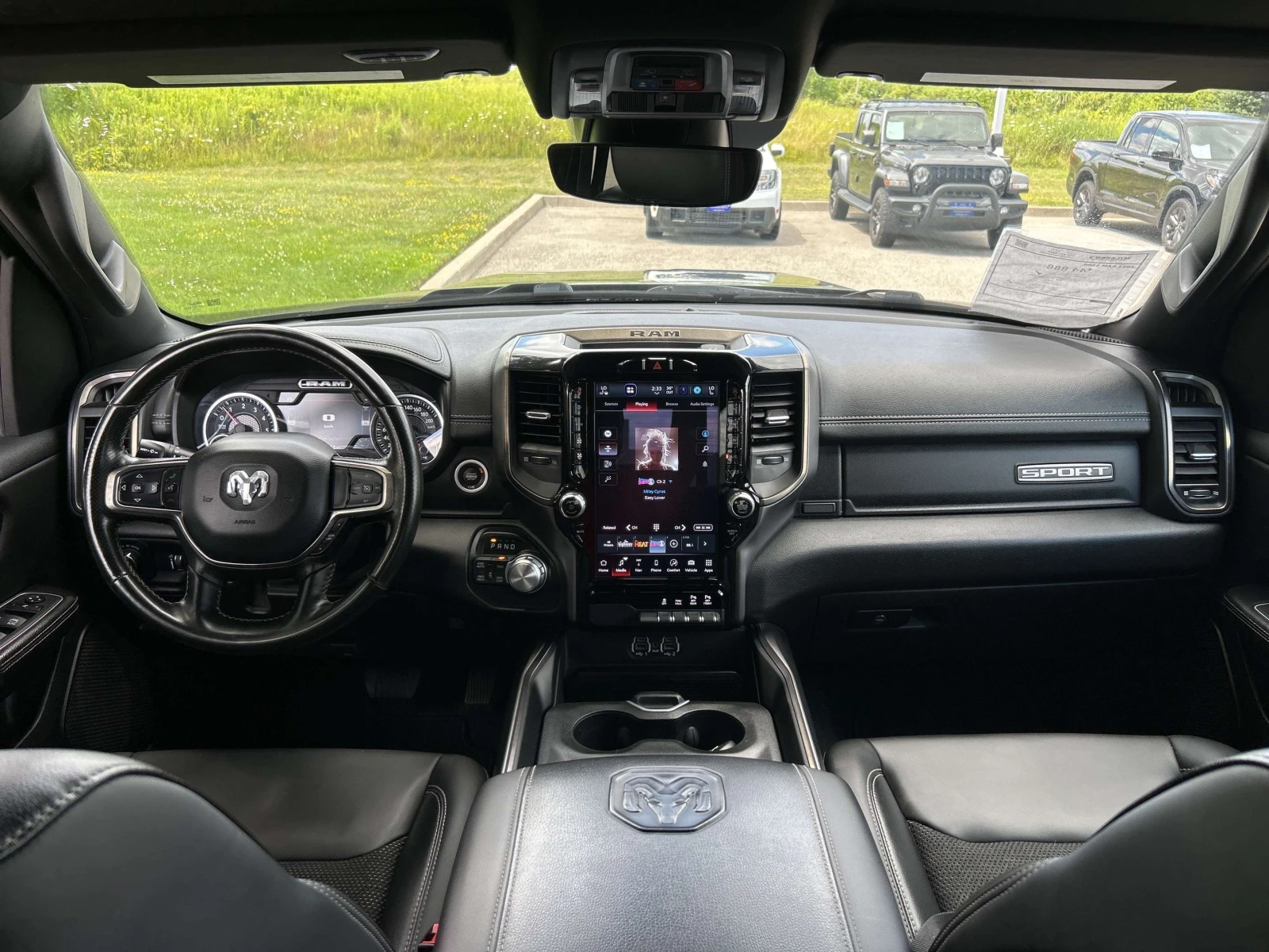 Dodge RAM 1500 Sport 4x4 Crew Cab, АВТОКРЕДИТ, снимка 10 - Автомобили и джипове - 55962835