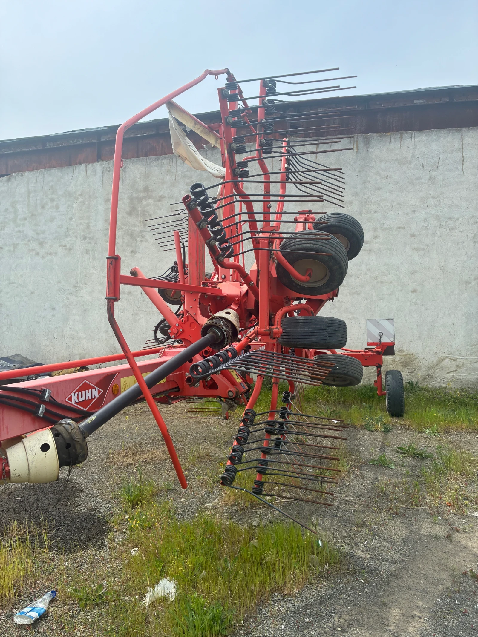 Сенообръщачка KUHN Kuhn , снимка 3 - Селскостопанска техника - 54410732