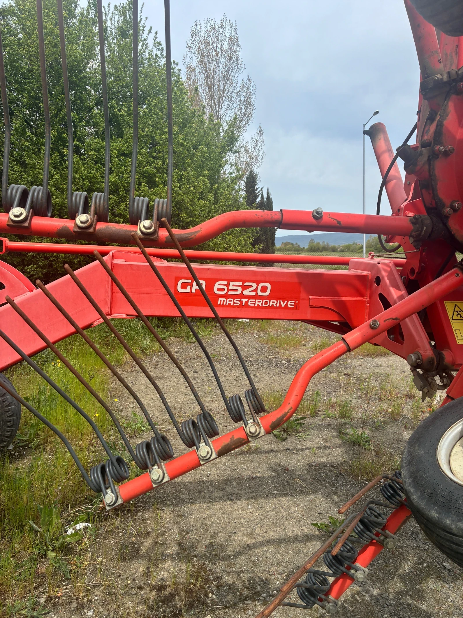 Сенообръщачка KUHN Kuhn , снимка 4 - Селскостопанска техника - 54410732