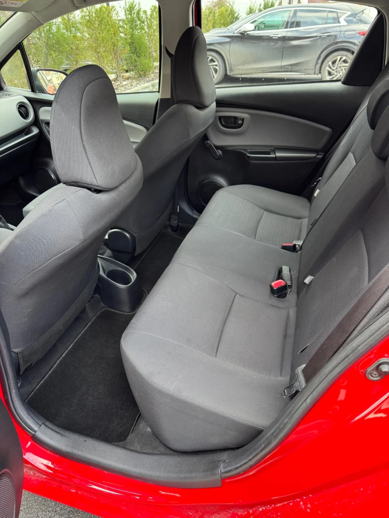 Toyota Yaris 1.4D/Facelift/Navi/Carplay, снимка 8 - Автомобили и джипове - 49550946