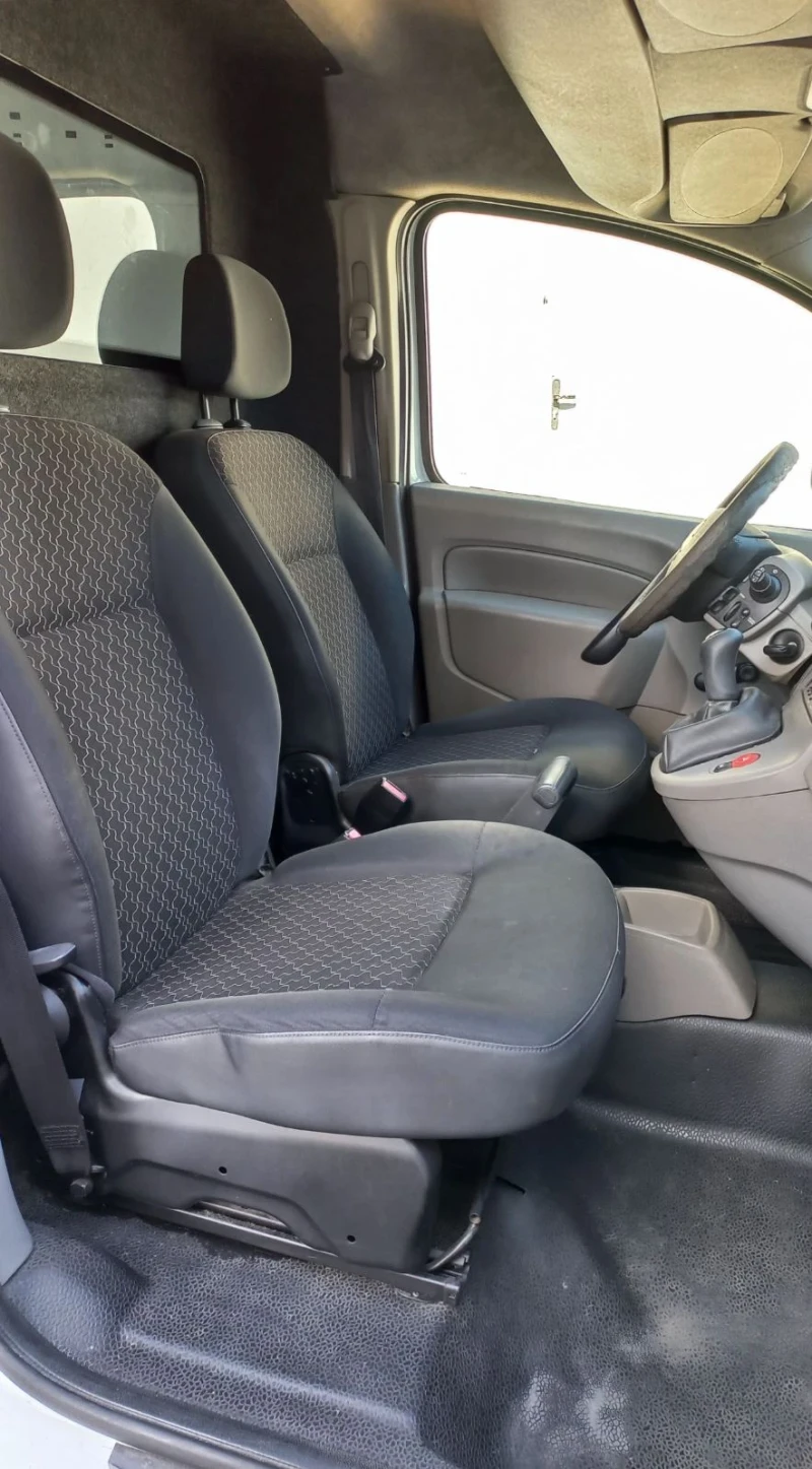 Renault Kangoo 1.5dCi, снимка 6 - Автомобили и джипове - 49388075