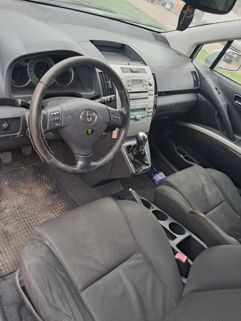 Toyota Corolla verso 2.2 дизел, снимка 6 - Автомобили и джипове - 51902687