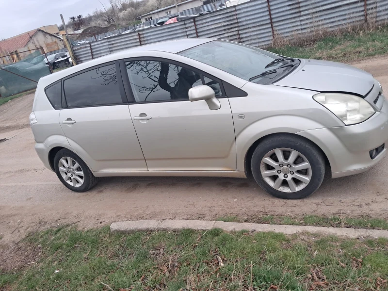 Toyota Corolla verso 2.2 дизел, снимка 4 - Автомобили и джипове - 51902687